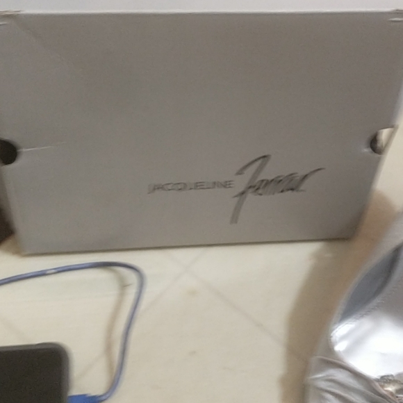 Used once for wedding don't need - Picture 2 of 3